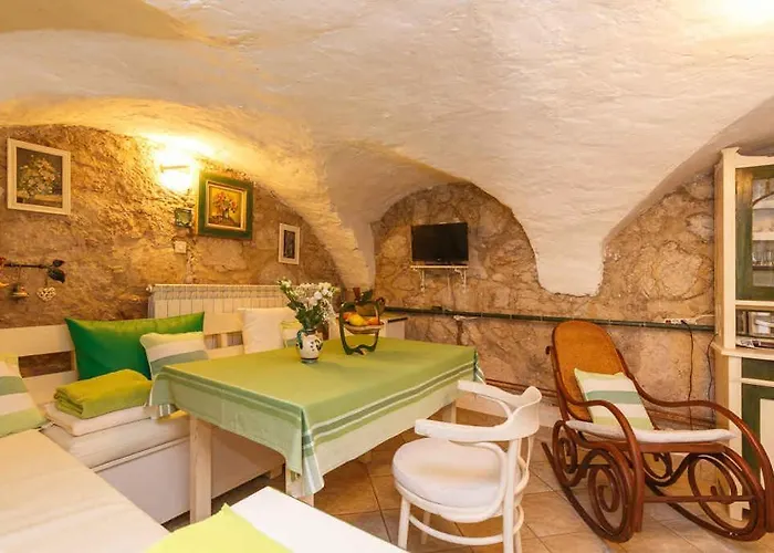 Holiday home Unit_type_terraced_house With Pool 55425 Grizane-Belgrad